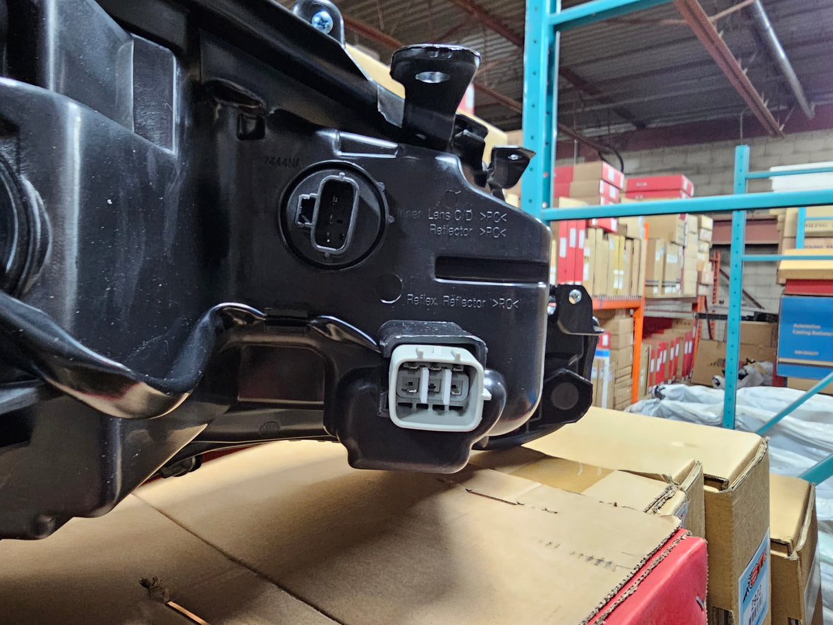 Toyota Camry 2019-2023 HEAD LAMP RH-LH BI-LED US BUILT L/LE/SE MODEL - Toronto Auto Parts